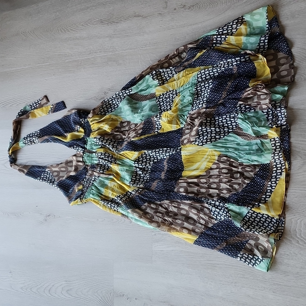 VINTAGE NAPOLI SHORT DRESS. SIZE MEDIUM ELASTIC WAISTLINE. SPANDEX / POLYESTER